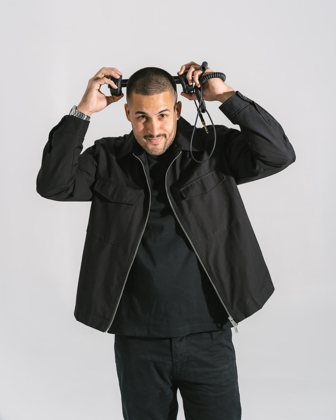 Retrato de Boriko con sus auriculares